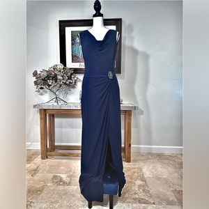 Lauren by Ralph Lauren Blue Sleeveless Jersey Gown w/Rhinestone Broch Size 8